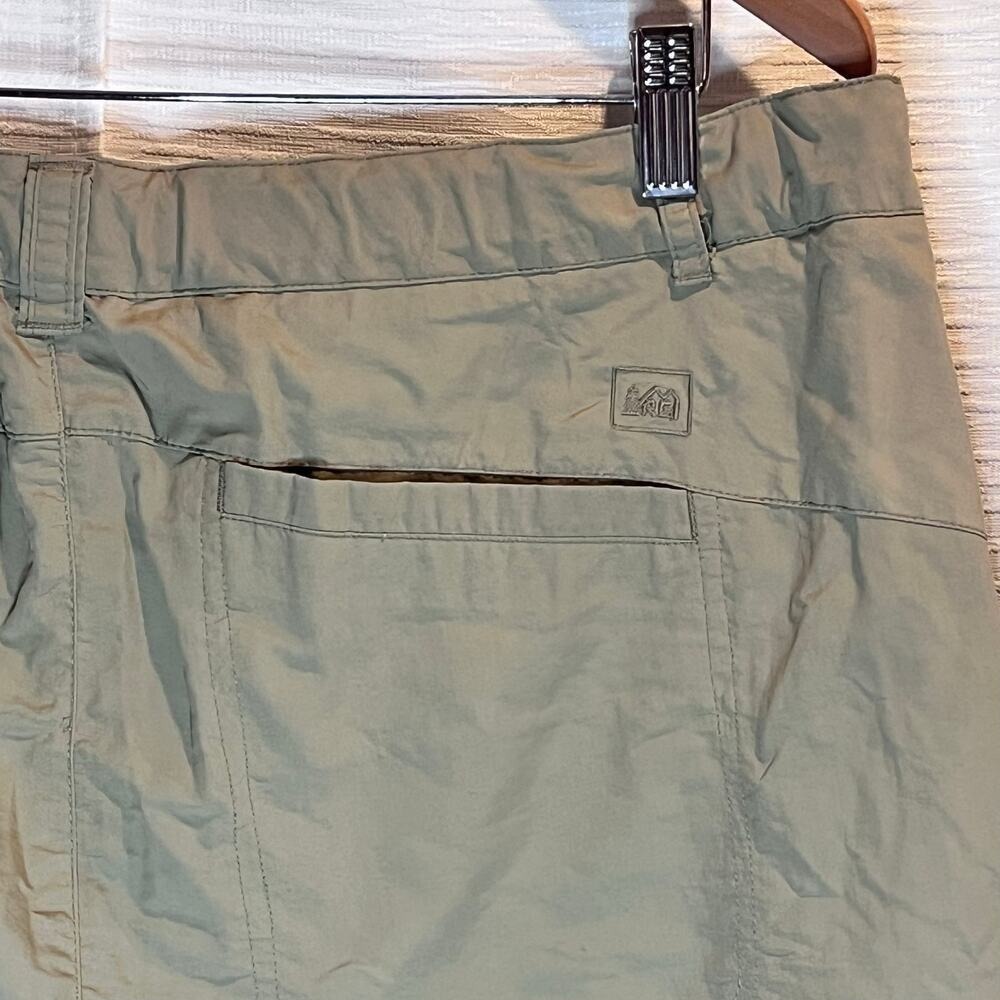 REI Sahara Cargo Hiking Shorts Khaki Tan Size 16 Nylon Utility (M738) - Picture 3 of 7